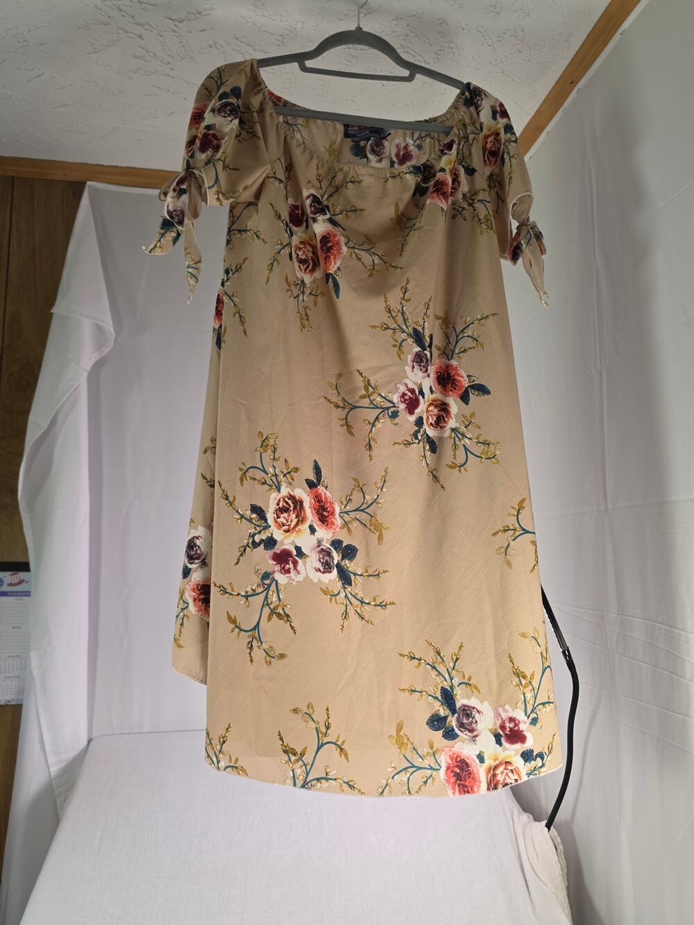 Highness Tan Rose Floral Peasant Top OS Plus Flaw